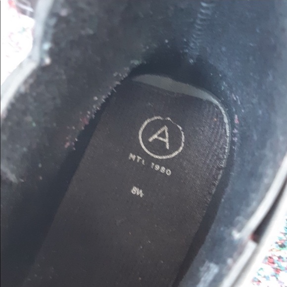 Chelsea Boots - Picture 2 of 4